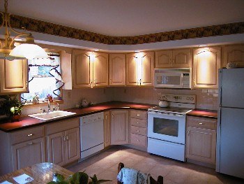 kitchen with soffit lighting2