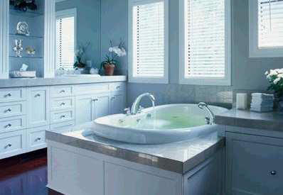 Bathroom with island tub2